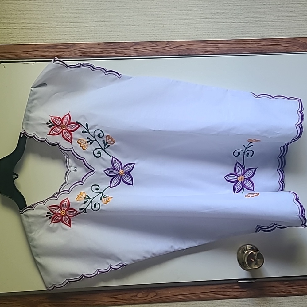 Embroidered White Floral Mexican Puebla Shirt XL